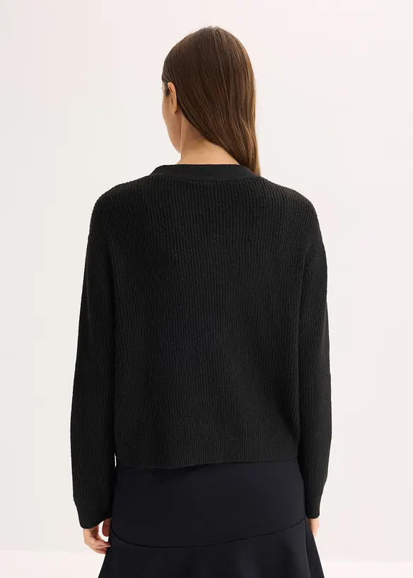 Kurze Strickjacke mit Schleifenverschluss in schwarz von hinten (im Anschnitt) - bonprix