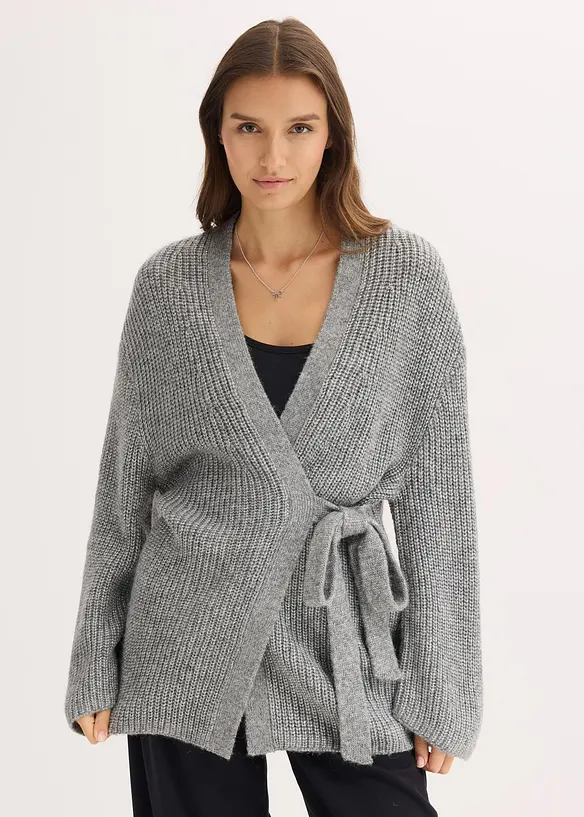 Oversize-Wickelcardigan in grau von vorne (im Anschnitt) - bonprix