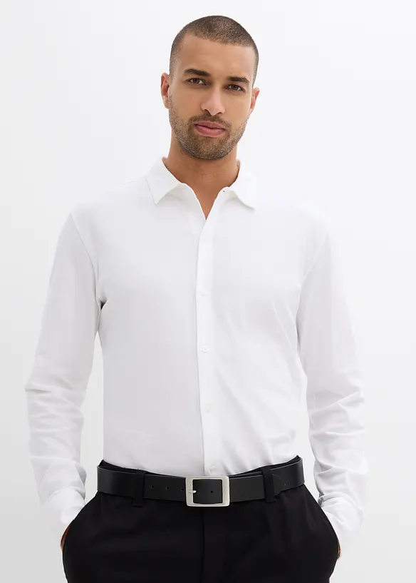 Super-Stretchhemd aus Baumwoll-Piqué in Slim Fit in weiß von vorne (im Anschnitt) - bonprix