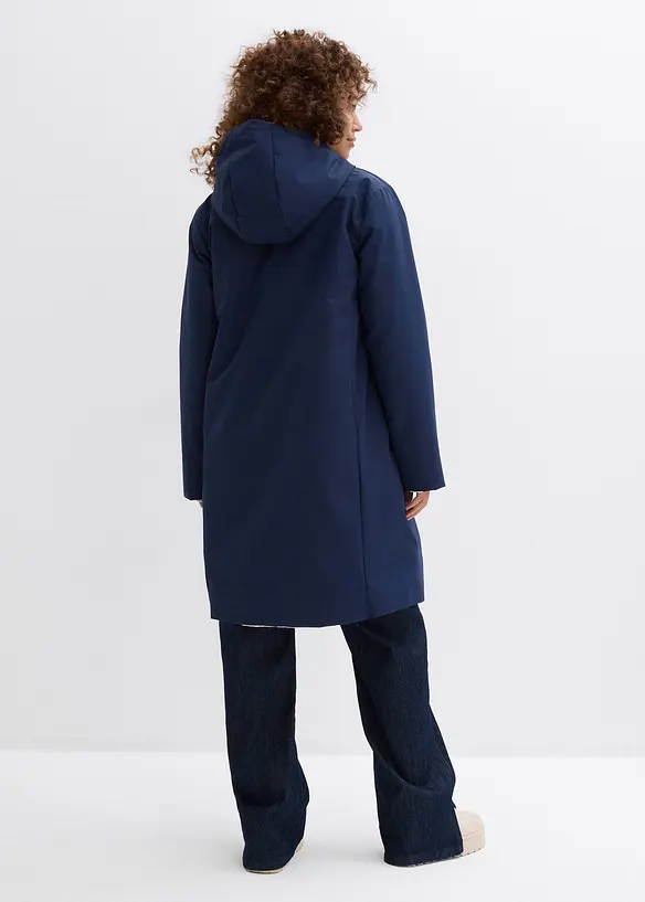 Wasserabweisender 6-in-1 Wende-Umstandsmantel mit Trage- und Schwangerschftseinsatz in blau von hinten (Totalaufnahme) - bonprix