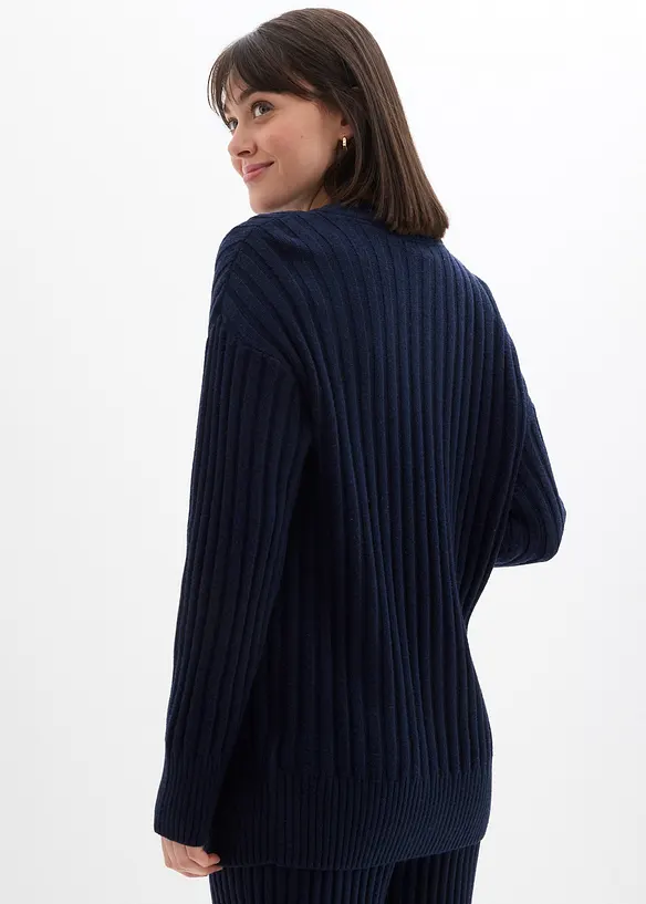Strickjacke aus softem Viskose-Mix in blau von hinten (im Anschnitt) - bonprix