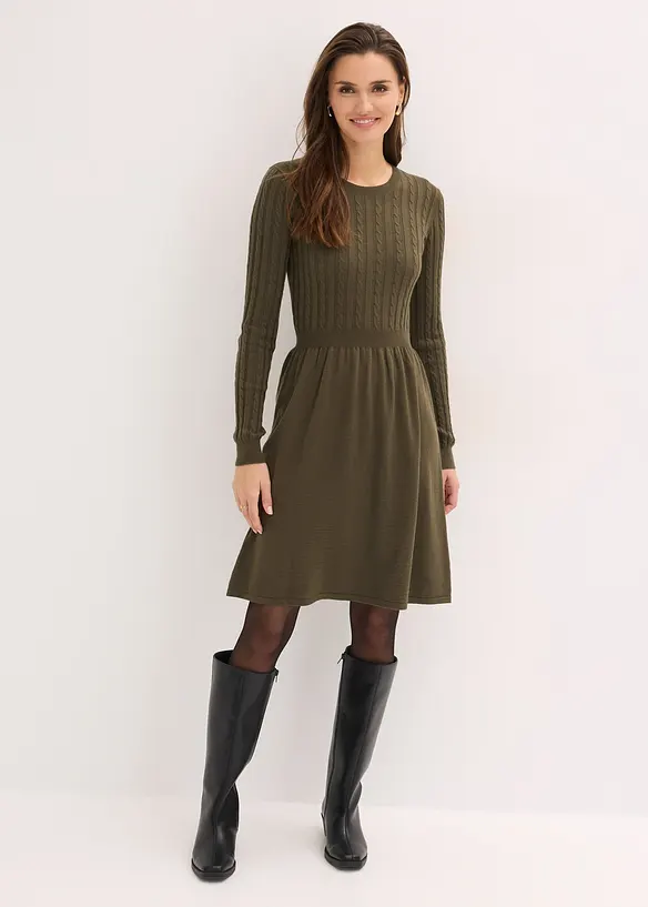 Strickkleid aus Viskose-Mix in braun von vorne (Totalaufnahme) - bonprix
