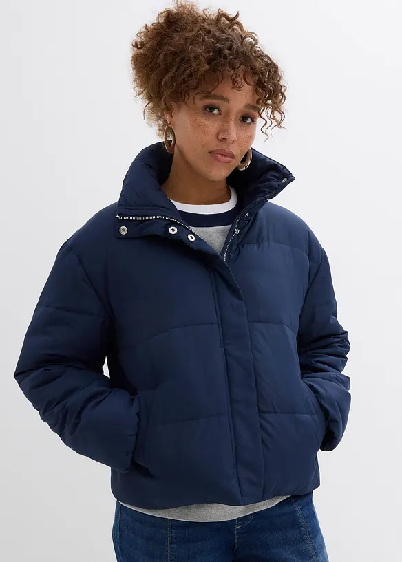 Steppjacke mit Stehkragen in blau von vorne (im Anschnitt) - bonprix
