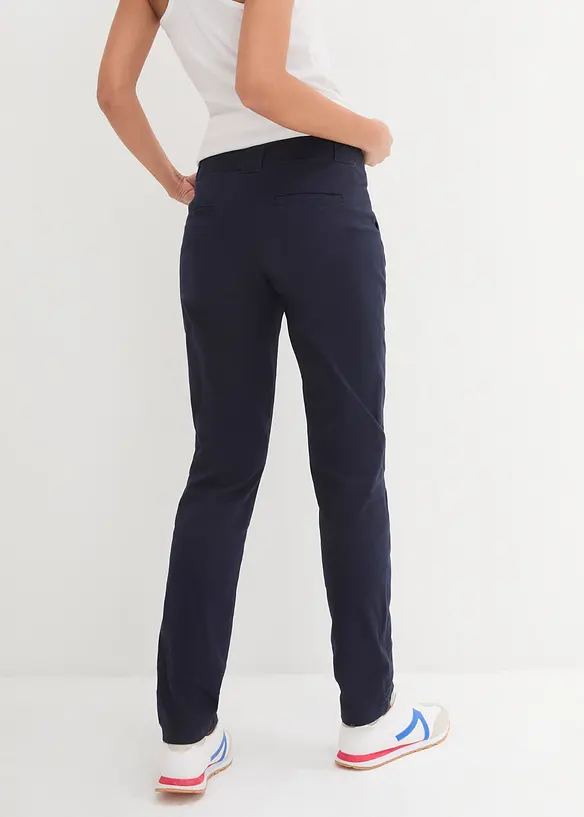 Chinohose aus elatischem Baumwoll-Mix in blau von hinten - bonprix
