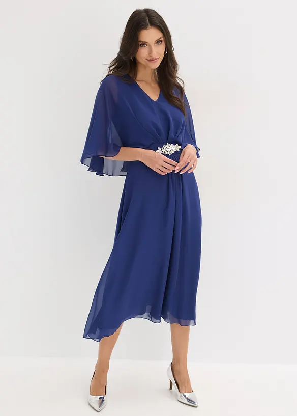 Chiffonkleid mit Strassstein-Applikation in blau von vorne (Totalaufnahme) - bonprix