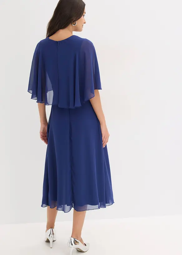 Chiffonkleid mit Strassstein-Applikation in blau von hinten (Totalaufnahme) - bonprix