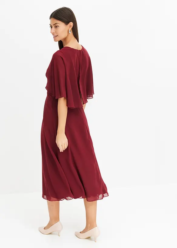 Chiffonkleid mit Strassstein-Applikation in rot von hinten (Totalaufnahme) - bonprix