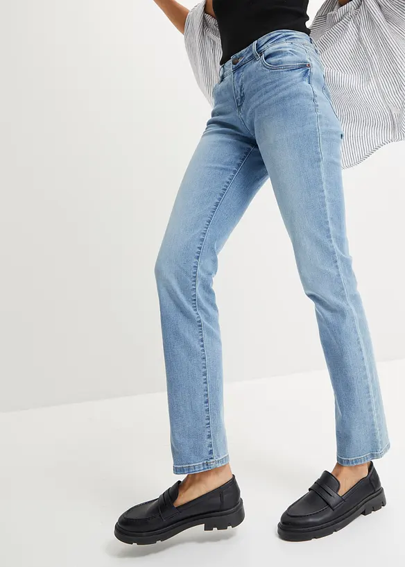 Straight Jeans Mid Waist, Stretch in blau von vorne - bonprix Straight Jeans Mid Waist, Stretch in blau von vorne - bonprix