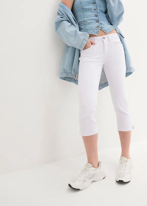 Capri-Jeans Mid Waist, mit Gürtelschlaufen in weiß von vorne - bonprix Capri-Jeans Mid Waist, mit Gürtelschlaufen in weiß von vorne - bonprix