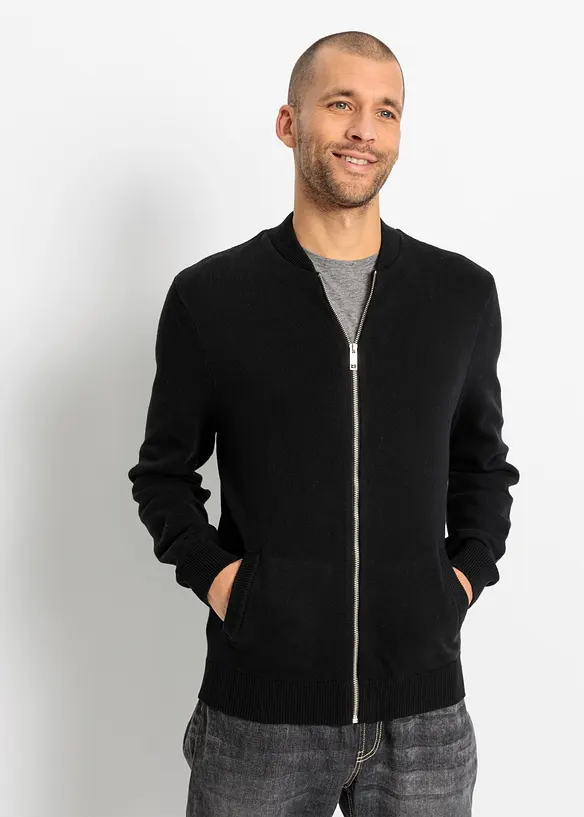 Strickjacke in Regular Fit in schwarz von vorne (im Anschnitt) - bonprix