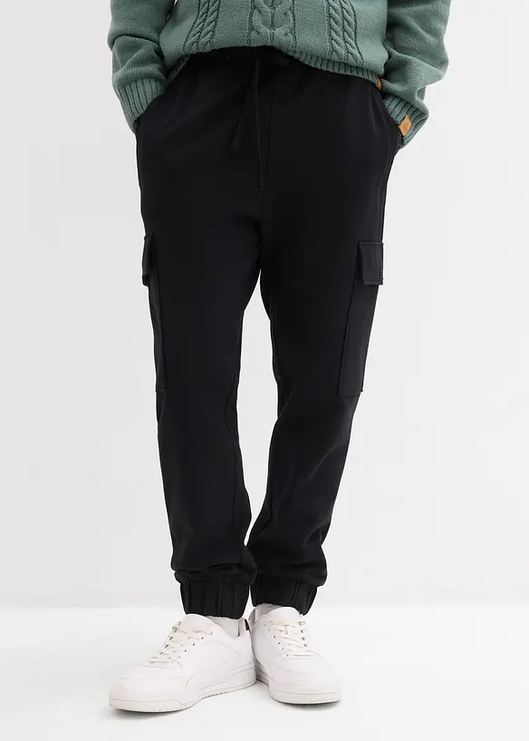 Jogginghose mit Cargotaschen, Loose Fit in schwarz von vorne - bonprix Jogginghose mit Cargotaschen, Loose Fit in schwarz von vorne - bonprix