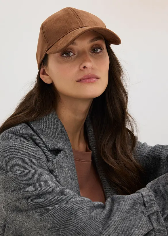 Samtweiches Cap in braun von vorne (im Anschnitt) - bonprix