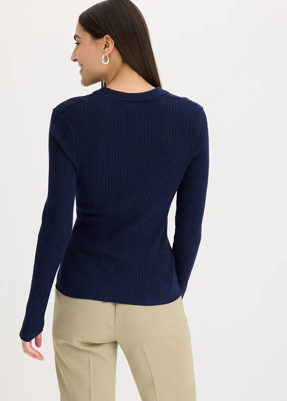 Feinstrickpullover mit Knöpfen in blau von hinten (im Anschnitt) - bonprix