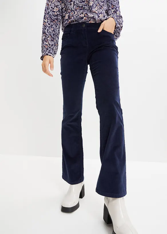 Bootcut-Cordhose aus Baumwoll-Mix in blau von vorne - bonprix Bootcut-Cordhose aus Baumwoll-Mix in blau von vorne - bonprix