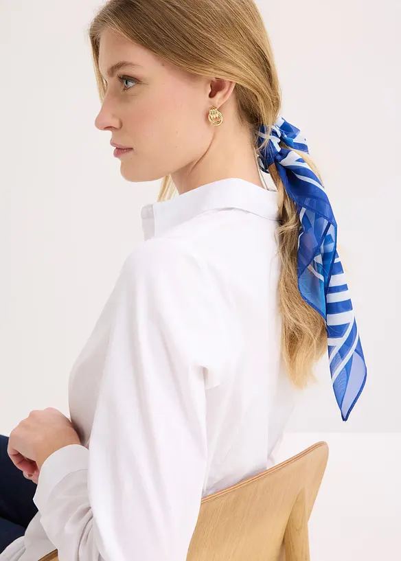 Nickituch aus Satin in blau von vorne (im Anschnitt) - bonprix