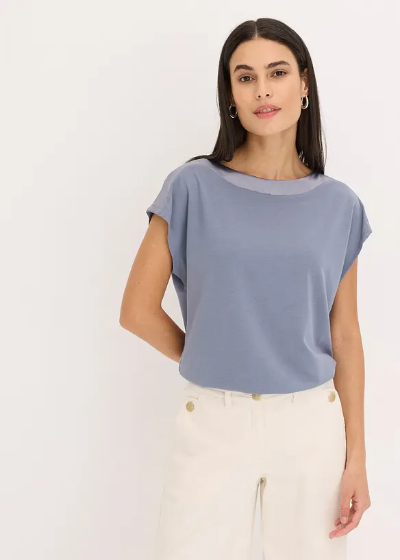 Shirt mit Satinpasse in blau von vorne (im Anschnitt) - bonprix Shirt mit Satinpasse in blau von vorne (im Anschnitt) - bonprix