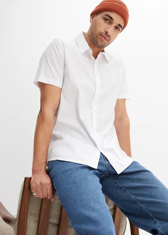 Stretch-Kurzarmhemd in Slim Fit in weiß von vorne (im Anschnitt) - bonprix