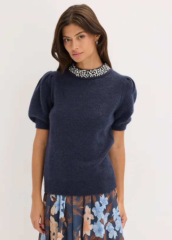 Pullover mit Strass-Applikation in blau von vorne (im Anschnitt) - bonprix