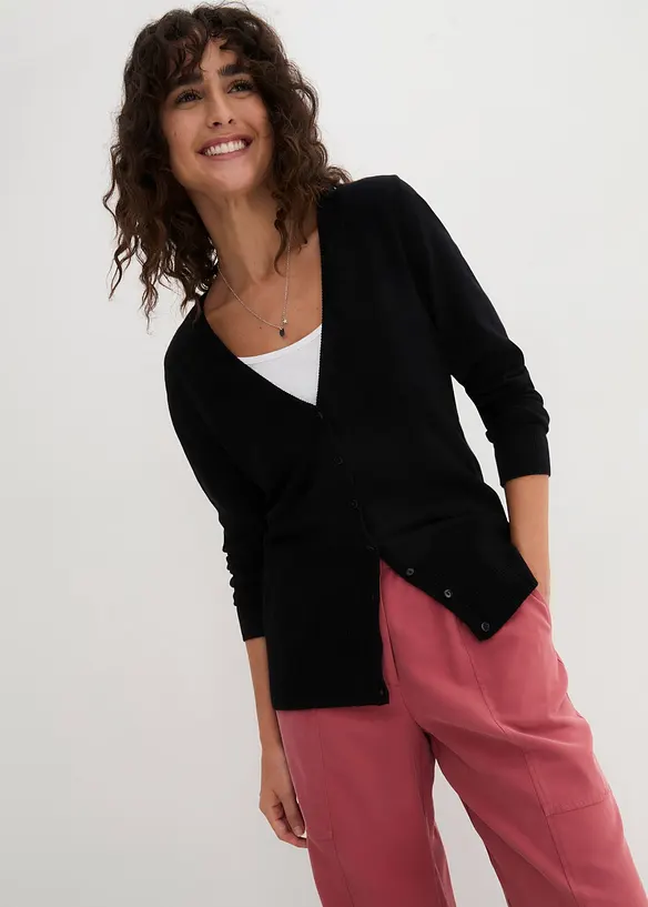 Feinstrickjacke mit Knopfleiste in schwarz von vorne (im Anschnitt) - bonprix Feinstrickjacke mit Knopfleiste in schwarz von vorne (im Anschnitt) - bonprix