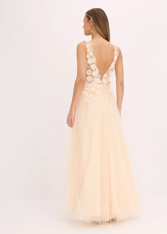 Maxikleid aus zartem Tüll mit Blumen-Applikation in beige von hinten (Totalaufnahme) - bonprix
