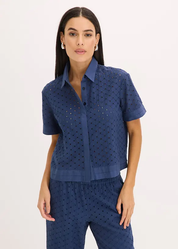 Bluse mit Lochstickerei in blau von vorne (im Anschnitt) - bonprix Bluse mit Lochstickerei in blau von vorne (im Anschnitt) - bonprix