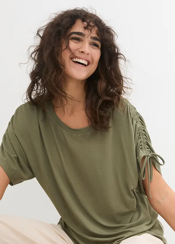 Shirt aus fließender Viskose in grün von vorne (im Anschnitt) - bonprix Shirt aus fließender Viskose in grün von vorne (im Anschnitt) - bonprix