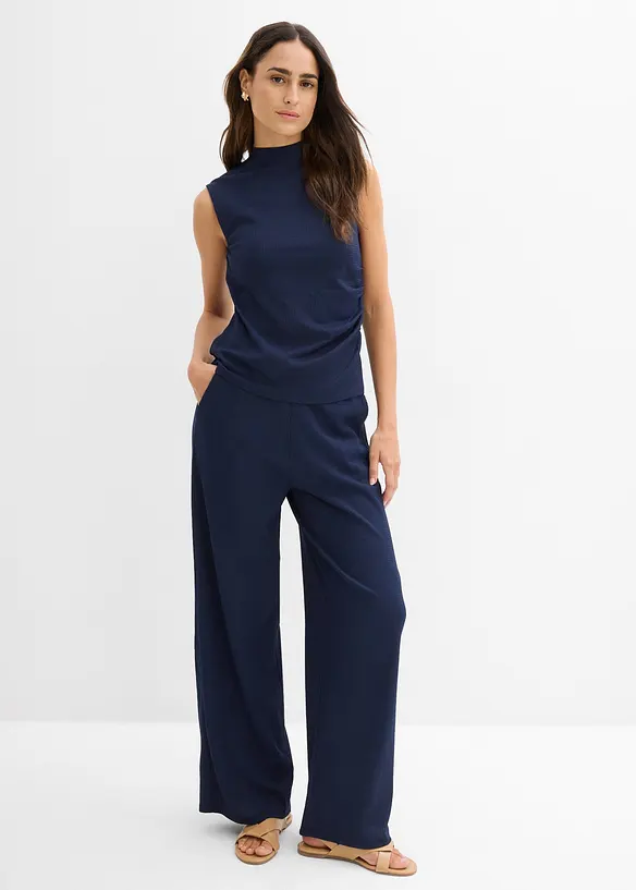 Shirt und Hose (2tlg.Set) aus strukturiertem Crêpe in blau von vorne (Totalaufnahme) - bonprix