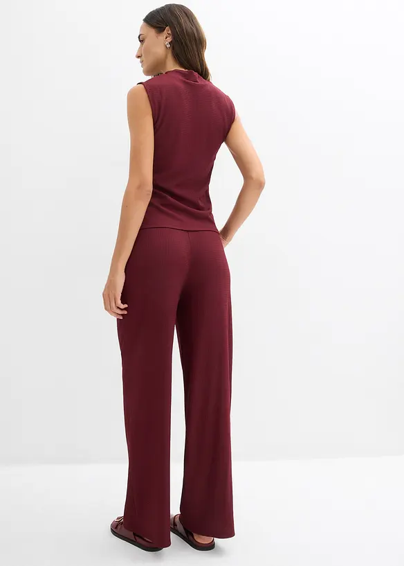 Shirt und Hose (2tlg.Set) aus strukturiertem Crêpe in rot von hinten (Totalaufnahme) - bonprix