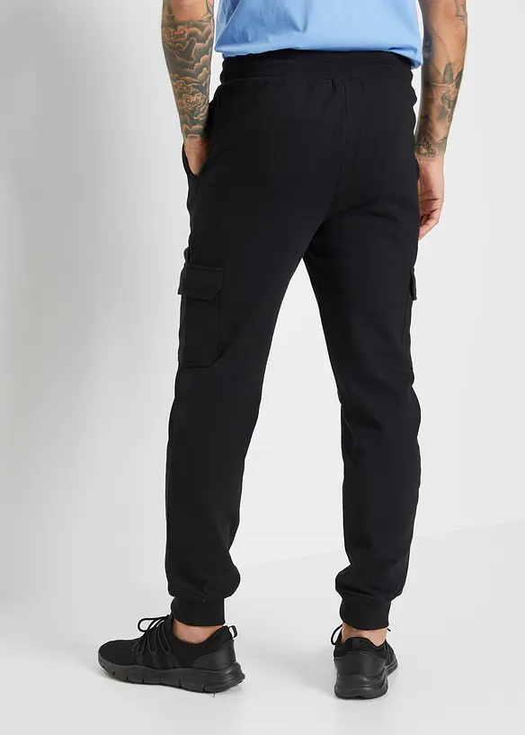 Cargo-Jogginghose in Regular Fit in schwarz von hinten - bonprix