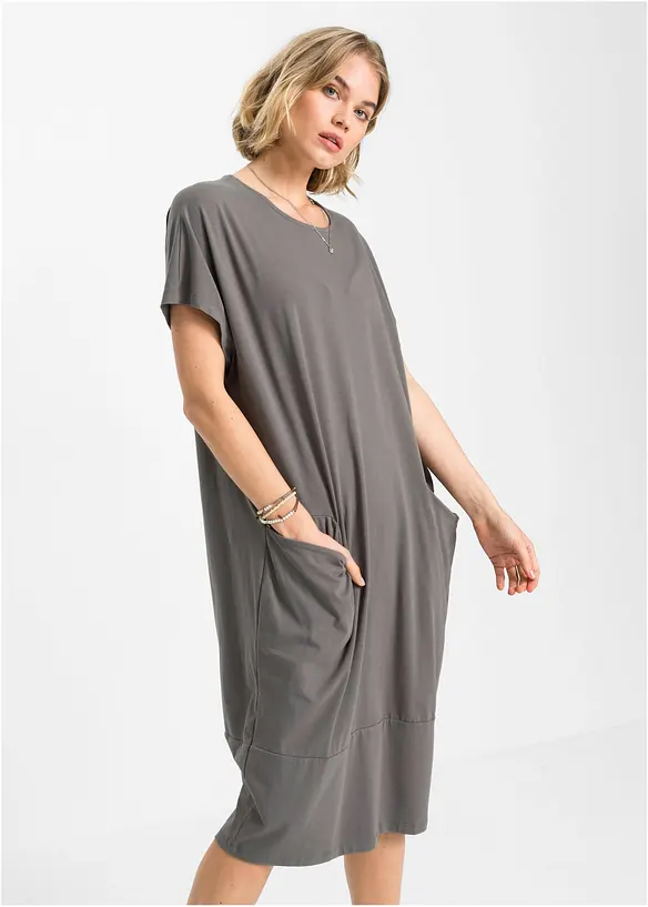 Jerseykleid mit Taschen in grau von vorne (Totalaufnahme) - bonprix Jerseykleid mit Taschen in grau von vorne (Totalaufnahme) - bonprix