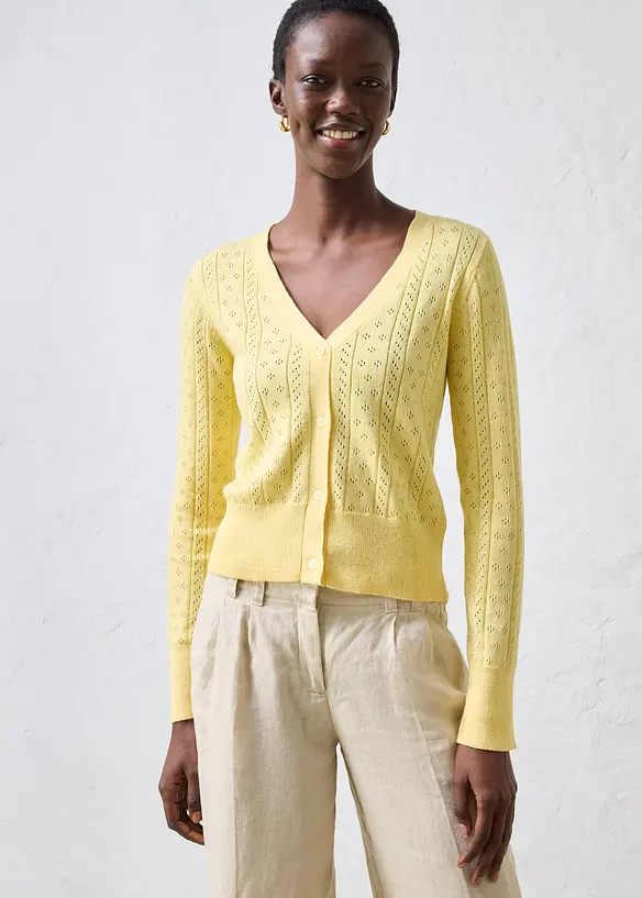 Ajour-Strickjacke mit Seidenanteil in gelb von vorne (im Anschnitt) - bonprix Ajour-Strickjacke mit Seidenanteil in gelb von vorne (im Anschnitt) - bonprix