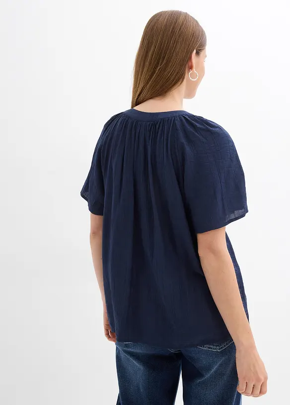 Kurzarmbluse aus strukturiertem Crinkle in blau von hinten (im Anschnitt) - bonprix Kurzarmbluse aus strukturiertem Crinkle in blau von hinten (im Anschnitt) - bonprix