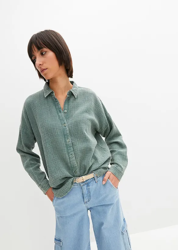 Weite Bluse in Used Optik in grün von vorne (im Anschnitt) - bonprix
