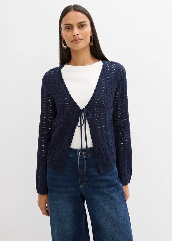 Strickjacke mit Lochmuster in blau von vorne (im Anschnitt) - bonprix