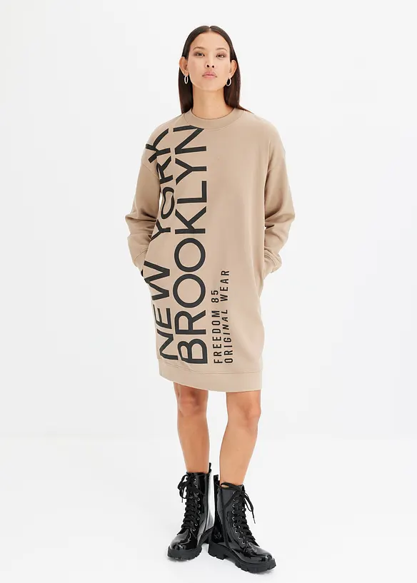 Oversize-Sweatkleid aus weichem Baumwoll-Mix in beige von vorne (Totalaufnahme) - bonprix