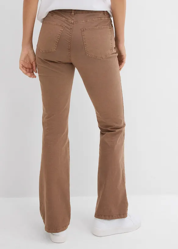 Bootcut-Hose aus elastischem Baumwoll-Mix in braun von hinten - bonprix