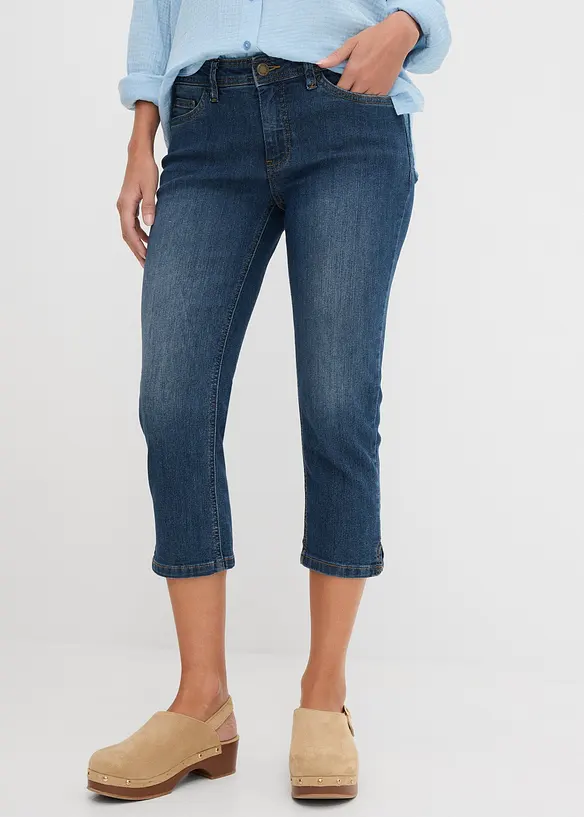 Capri-Jeans Mid Waist, mit Gürtelschlaufen in blau von vorne - bonprix Capri-Jeans Mid Waist, mit Gürtelschlaufen in blau von vorne - bonprix
