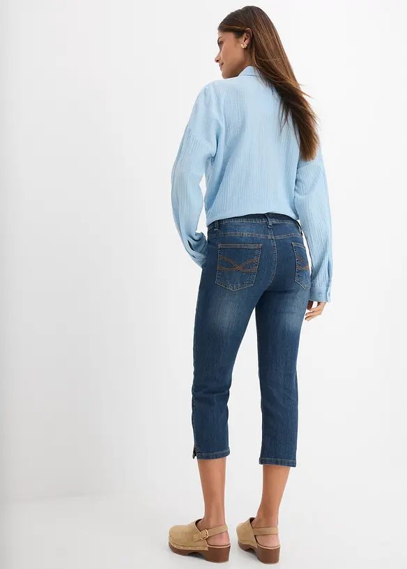 Capri-Jeans Mid Waist, mit Gürtelschlaufen in blau von hinten - bonprix Capri-Jeans Mid Waist, mit Gürtelschlaufen in blau von hinten - bonprix