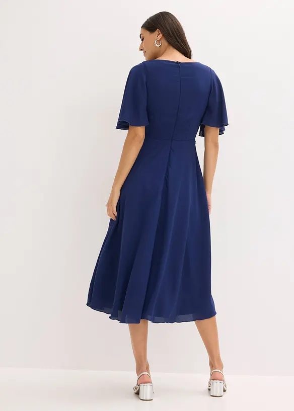 Cocktailkleid mit Spitzen-Applikation in blau von hinten (Totalaufnahme) - bonprix