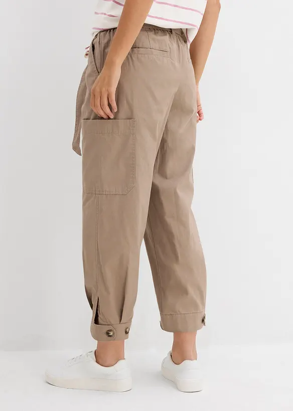Verkürzte Cargo-Hose aus reiner Baumwolle in braun von hinten - bonprix