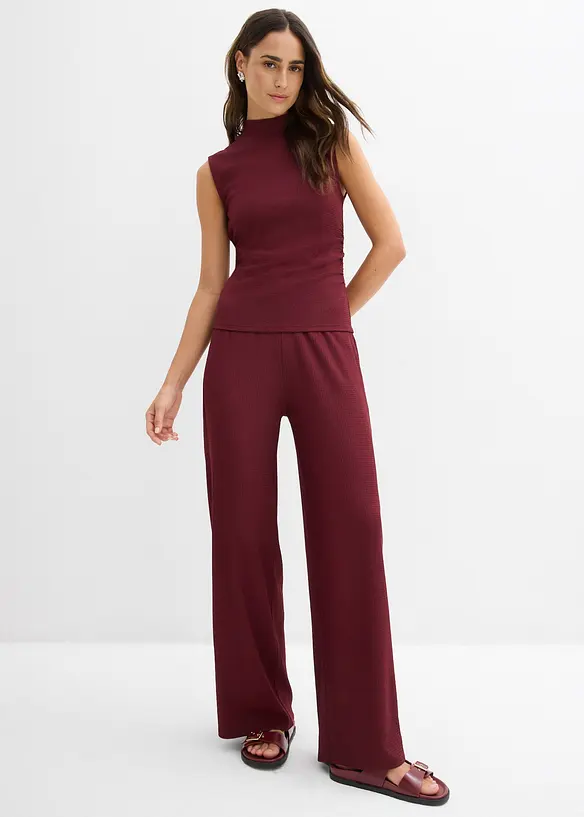Shirt und Hose (2tlg.Set) aus strukturiertem Crêpe in rot von vorne (Totalaufnahme) - bonprix
