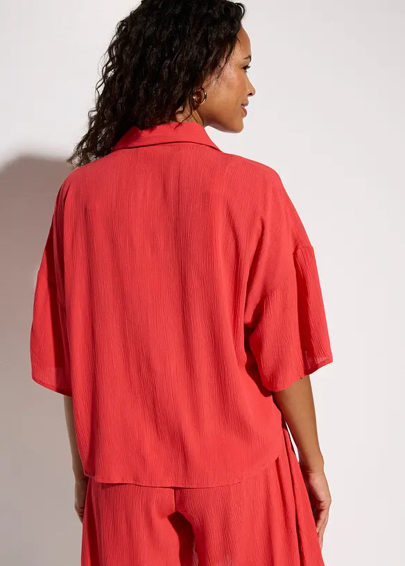 Kurze Strandbluse aus fließender Viskose in rot von hinten (im Anschnitt) - bonprix Kurze Strandbluse aus fließender Viskose in rot von hinten (im Anschnitt) - bonprix