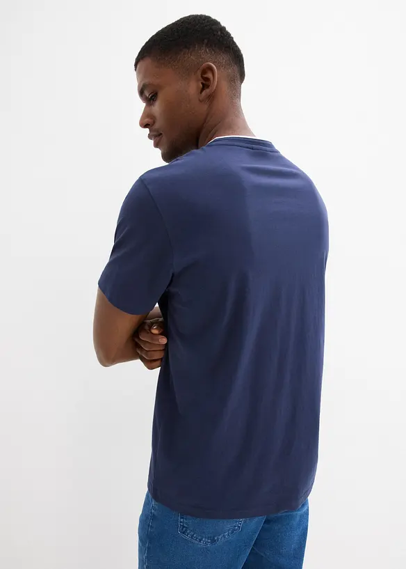 Henleyshirt mit V-Ausschnitt in blau von hinten (im Anschnitt) - bonprix
