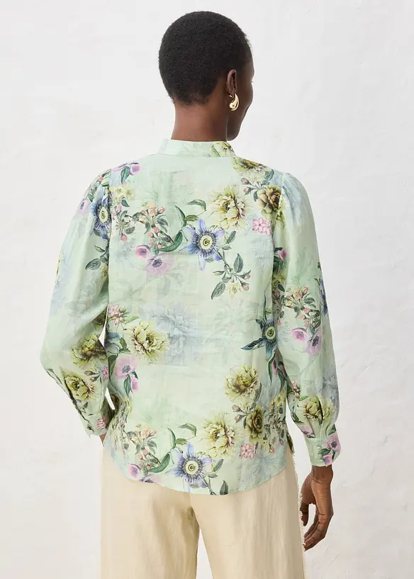 Volantsbluse aus kühlender Ramie-Qualität in grün von hinten (im Anschnitt) - bonprix Volantsbluse aus kühlender Ramie-Qualität in grün von hinten (im Anschnitt) - bonprix