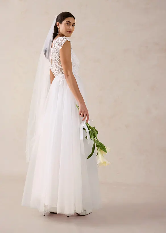 Brautkleid aus zartem Tüll mit Spitze in weiß von hinten (Totalaufnahme) - bonprix
