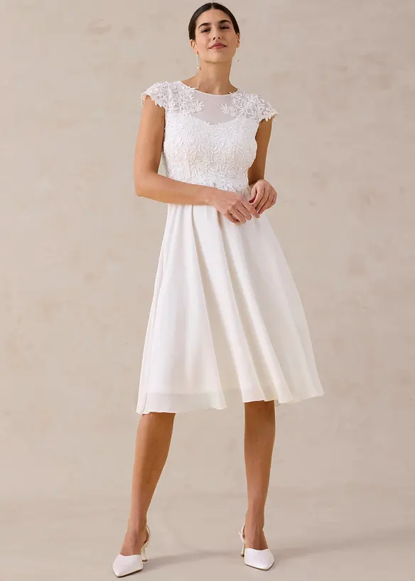 Brautkleid mit Spitze in weiß von vorne (Totalaufnahme) - bonprix Brautkleid mit Spitze in weiß von vorne (Totalaufnahme) - bonprix