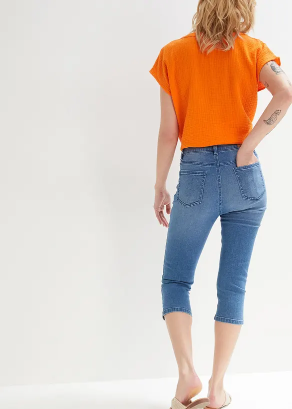 Capri-Ultra-Soft-Jeans in blau von hinten - bonprix