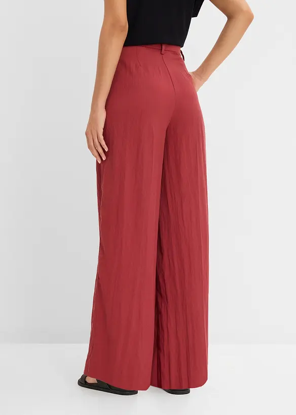 Sommerliche Bundfaltenhose in rot von hinten - bonprix