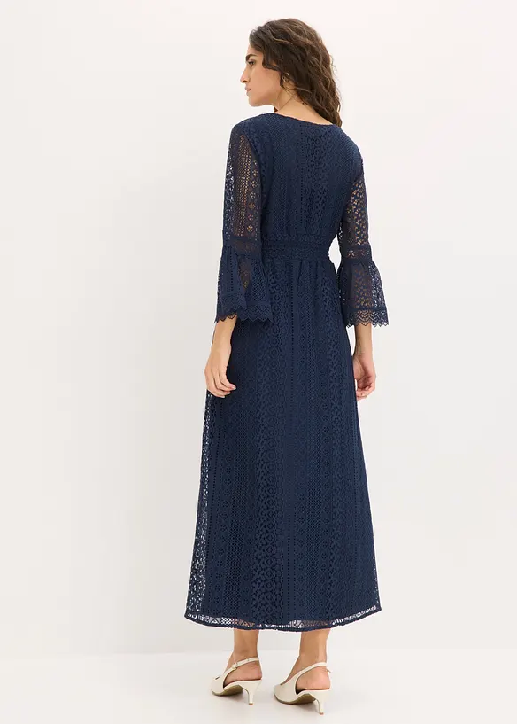 Maxikleid in Crochet-Optik  und Spitzendetails in blau von hinten (Totalaufnahme) - bonprix