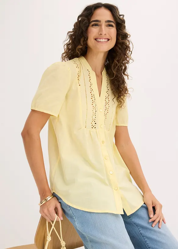 Bluse mit Lochstickerei in gelb von vorne (im Anschnitt) - bonprix